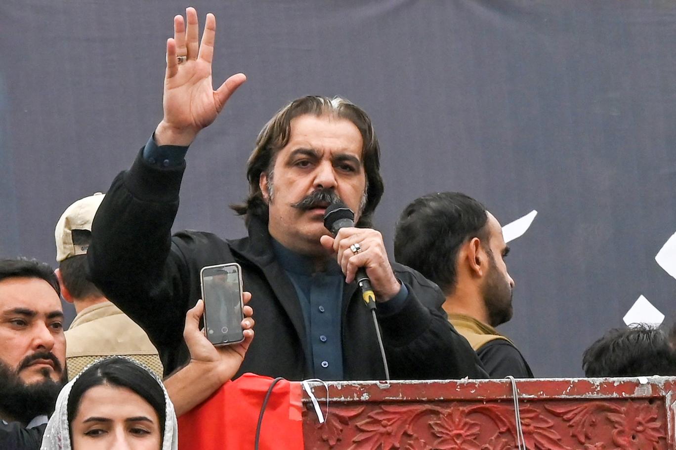 گولی کا جواب گولی، ہمت ہے تو لگاؤ گورنر راج، گنڈا پور کی دھمکی