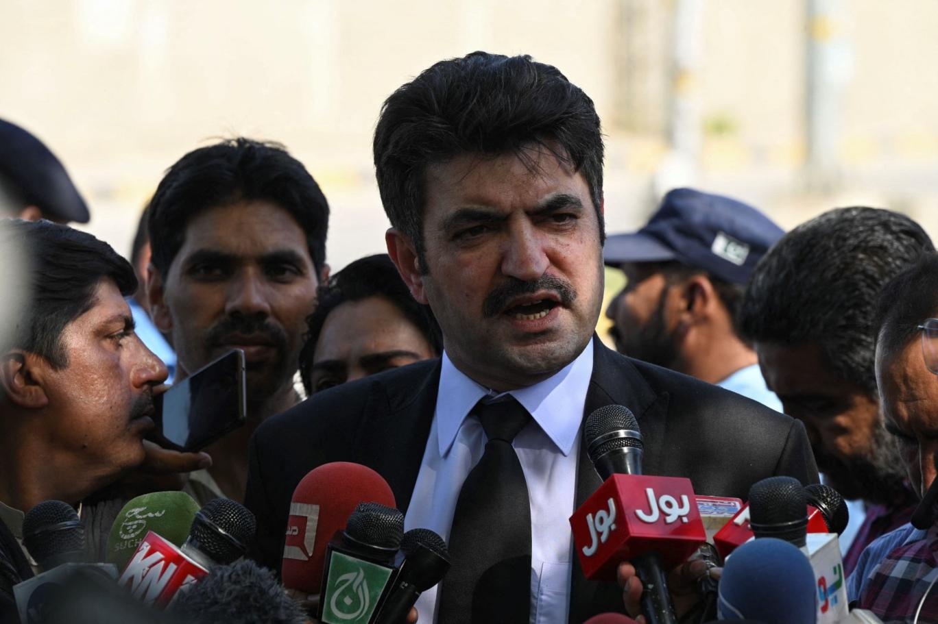 بشریٰ بی بی کی بہن اور ترجمان کے بیانیے پر پی ٹی آئی قیادت کو تحفظات ہیں: شیر افضل نے اور کیا کچھ کہہ دیا؟جانیں