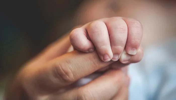 بھارت: شوہر کا قرض واپس کرنے کیلئے بیوی نے نومولود بچہ بیچ دیا