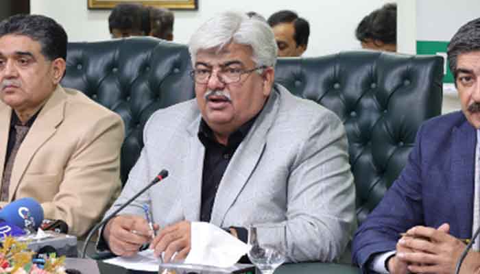 سب سے زیادہ کمانے والے 5 فیصد افراد 16 کھرب کا ٹیکس چوری کرتے ہیں: چیئرمین ایف بی آر