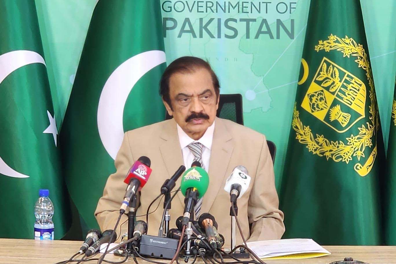 جتنی چاہیں آگ پھینکیں، وفاقی حکومت پر تنقید کریں لیکن کے پی میں گورنر راج نہ لگائیں، رانا ثناءاللہ