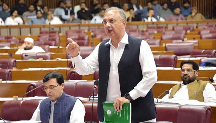 پی ٹی آئی کا چارٹر آف ڈیمانڈ تیار، علی امین کے سوا دیگر مذاکراتی کمیٹی اراکین نے دستخط کر دیے