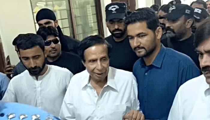 میرٹ کے برعکس بھرتیوں کا مقدمہ: پرویز الہٰی پر فرد جرم عائد نہیں ہو سکی