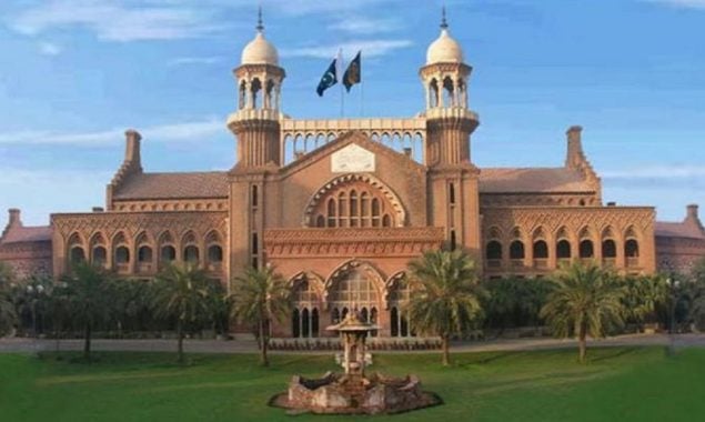 گھر اور گاڑیاں دھو کر پانی ضائع کرنیوالوں پر 10 ہزار روپے جرمانہ،عدالت نے کا حکم دے دیا