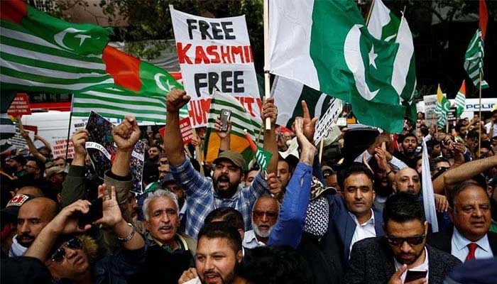 پاکستان سمیت دنیا بھر میں آج یوم یکجہتی کشمیر بھر پور انداز میں منایا جا رہا ہے