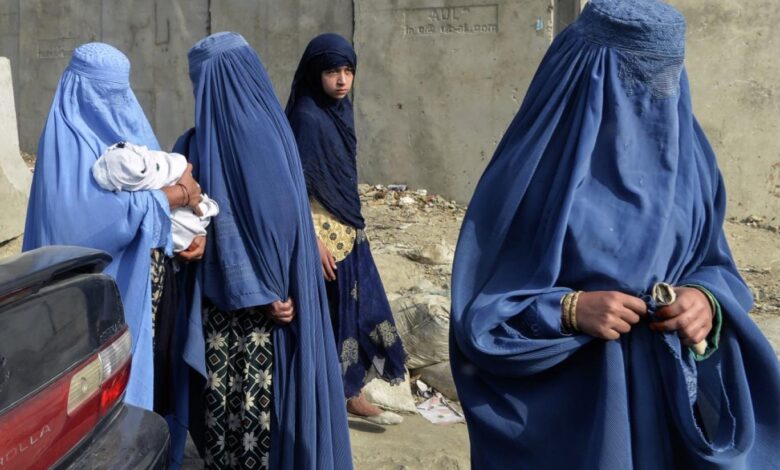 ہم پاکستانیوں کی بیویاں ہیںاورپاکستانی بچوں کی مائیں، افغان بیویاں ملک بدری سے بچنے کیلئے عدالت پہنچ گئیں