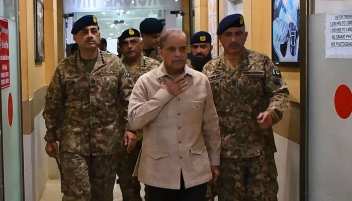 "وزیراعظم اور فیلڈ مارشل کا سیلاب زدہ سوات کا دورہ، وفاقی وزیر امیرمقام نے استقبال کیا"