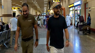 سابق کپتان بابر اعظم امریکہ سے دبئی ہوتے ہوئے لاہور واپس پہنچ گئے