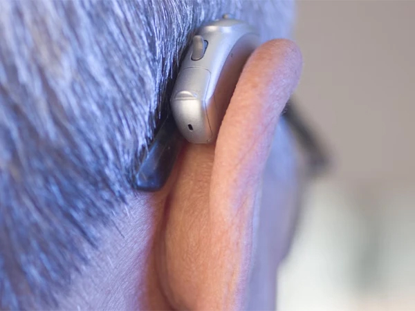 اسمارٹ چشمے کی زبردست ایجاد: اب سننا ہوگا اور بھی آسان!