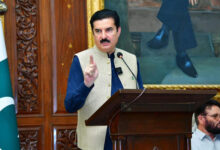 گنڈاپور کو وارننگ:اسلام آباد کی تابعداری چھوڑیں گے، تو اقتدار بھی جائے گا،گونر کے پی