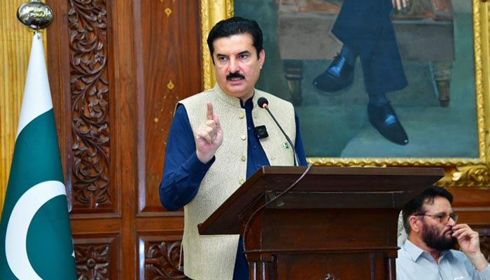 گنڈاپور کو وارننگ:اسلام آباد کی تابعداری چھوڑیں گے، تو اقتدار بھی جائے گا،گونر کے پی