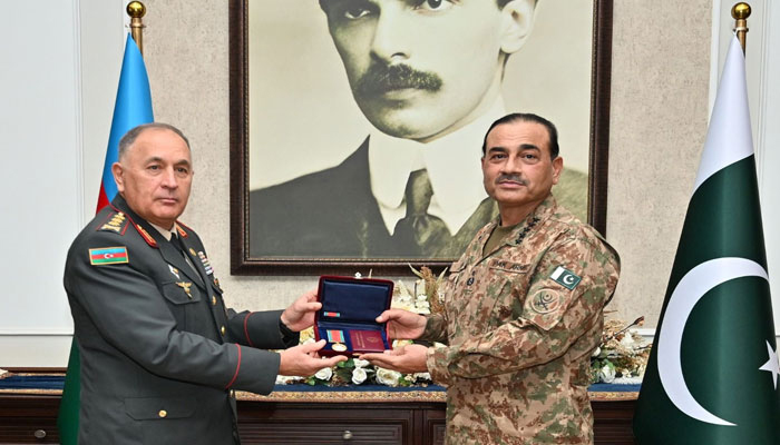 فیلڈ مارشل سید عاصم منیر کو آذربائیجان کا اعلیٰ ترین عسکری اعزاز "پیٹریاٹک وار میڈل" عطا