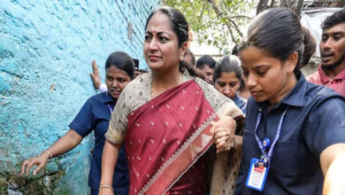 دہلی کی وزیراعلیٰ ریکھا گپتا پر کھلی کچہری کے دوران حملہ، سیکیورٹی انتظامات پر سوالات اٹھ گئے