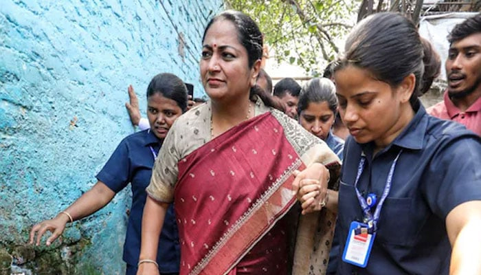 دہلی کی وزیراعلیٰ ریکھا گپتا پر کھلی کچہری کے دوران حملہ، سیکیورٹی انتظامات پر سوالات اٹھ گئے