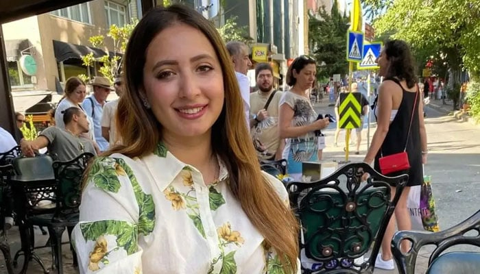 کومل عزیز خان نے شوبز سے کنارہ کشی کی وجوہات بتا دیں، کاروبار کو ترجیح دینے کا فیصلہ