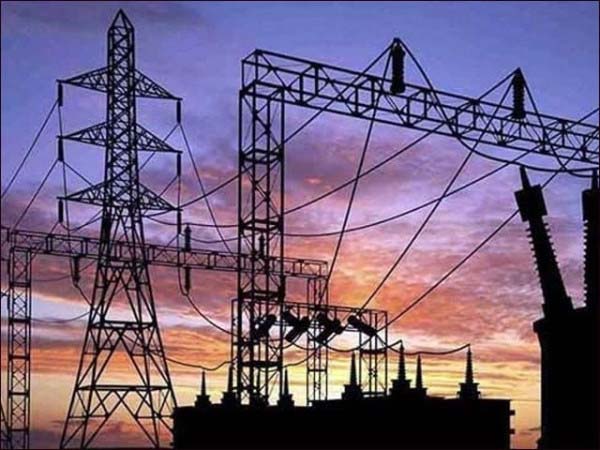 مہنگائی کے باعث مشکلات کا سامنا کرنے والے عوام کے لیے خوشخبری: بجلی کی قیمت میں کمی کا امکان