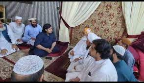 جمعیت علماء اسلام( ف) کے سربراہ مولانا فضل الرحمان نے ہندو لڑکےکو کلمہ پڑھا کر مسلمان کردیا