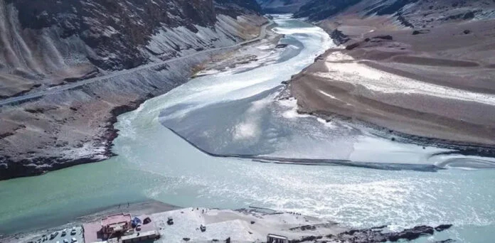 پاکستان کی بڑی سفارتی کامیابی: ثالثی عدالت نے مغربی دریا پاکستان کے لیے کھولنے کا حکم دے دیا