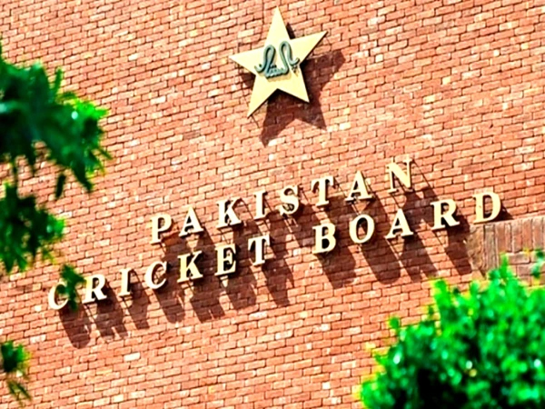 پاکستان کرکٹ بورڈ نے نوجوان کرکٹرز کی تعلیم کا بوجھ بھی اٹھانے کا فیصلہ کر لیا