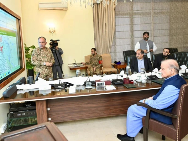 ریلیف ترجیح، سیاست بعد میں،، وزیراعظم کا ٹیلیفونک رابطہ اور ہنگامی سیل کا قیام،خیبرپختونخوا میں امداد کیلئے فوری اقدام