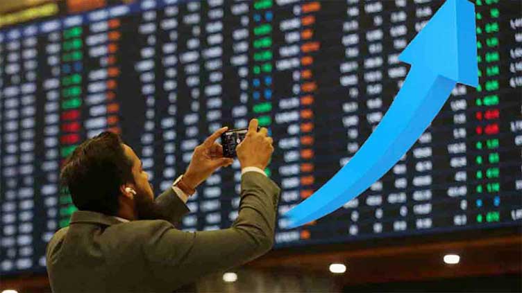 اسٹاک مارکیٹ میں مثبت رجحان، ڈالر کی قدر میں مسلسل کمی