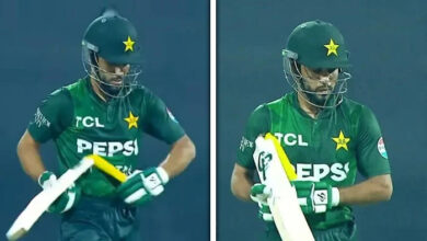 محمد حارث کا غصے میں بیٹ توڑنا تنازع کا باعث، سوشل میڈیا پر ملا جلا ردِعمل